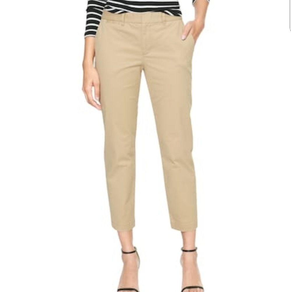 Gap clean cut khaki capri. Size 14
